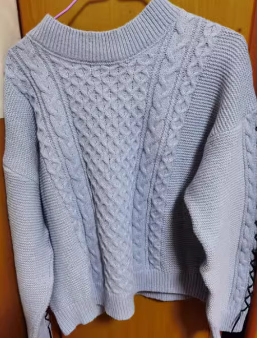 このセーターとスカートのセット...