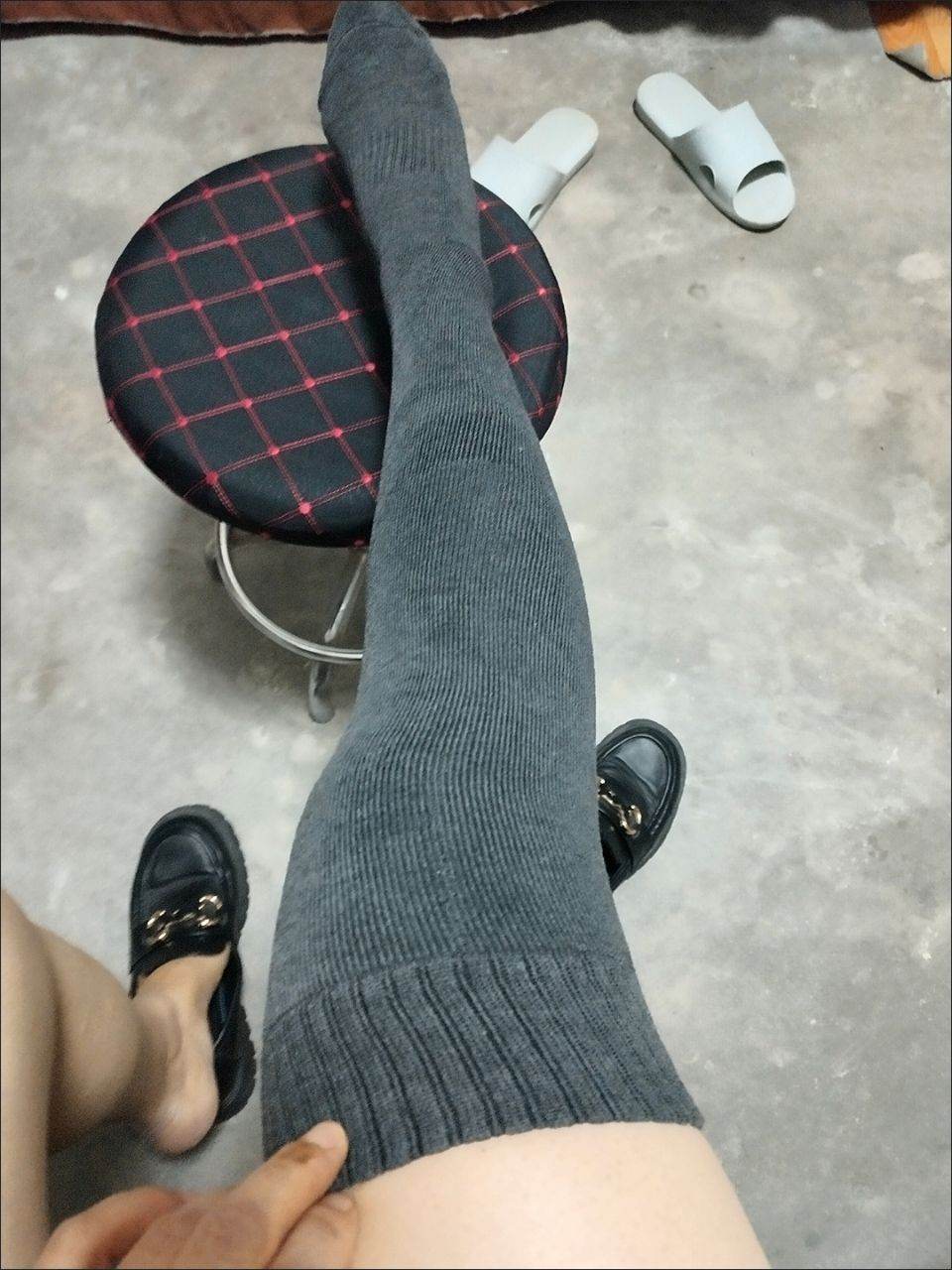 この靴下はとても暖かくて、冬の...