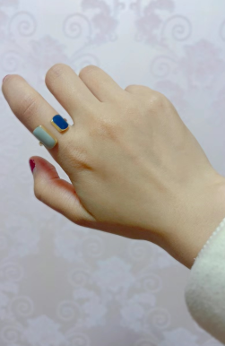 このリング、可愛い！ブルーの色...